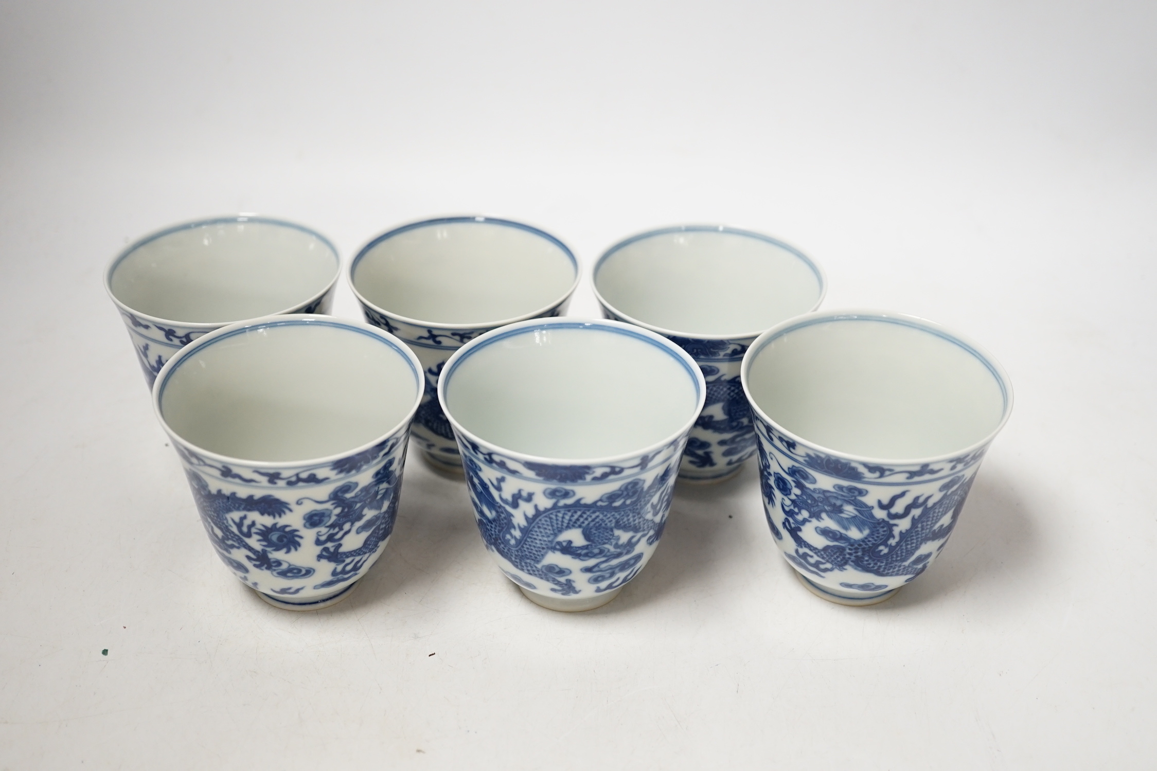 A set of six Chinese blue and white cups, 8cm high